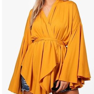 Boohoo / Plus Sized Flowy Yellow Wrap Blouse